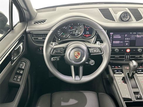 Certified 2026 Porsche Macan AWD/4WD image 18