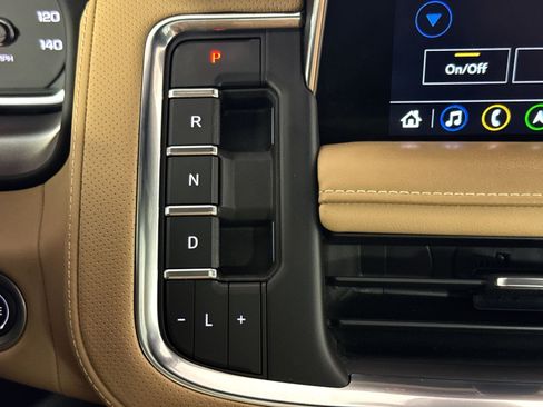 Used 2021 Chevrolet Tahoe Premier AWD/4WD image 22