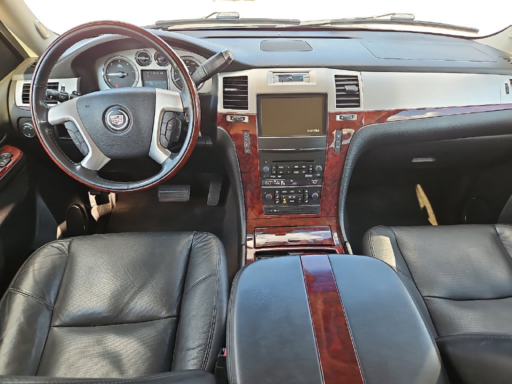 Used 2011 Cadillac Escalade Luxury RWD image 15