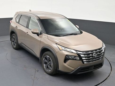 Used 2025 Nissan Rogue SV FWD image 18