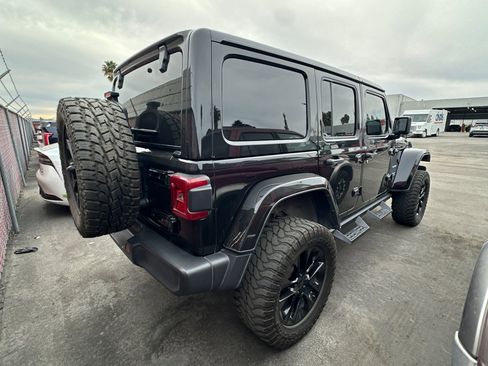 Used 2021 Jeep Wrangler Unlimited Sahara image 3