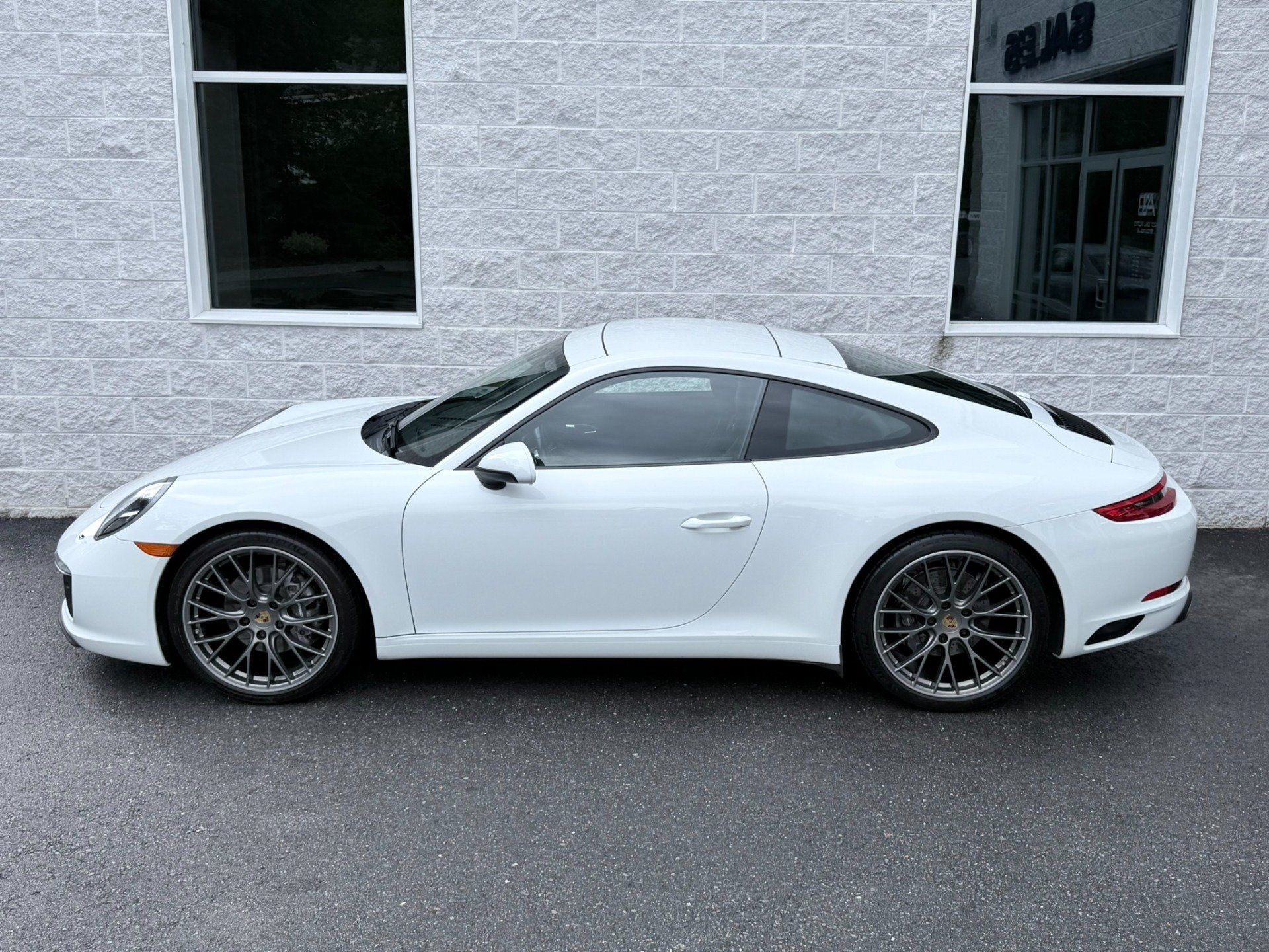 Used 2017 Porsche 911 Carrera 4 AWD/4WD image 6