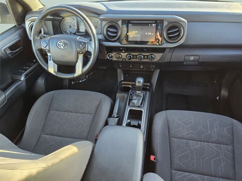 Used 2017 Toyota Tacoma TRD Sport image 31