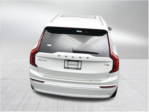 New 2026 Volvo XC90 T8 Plus w/ Protection Package Premier AWD/4WD image 16