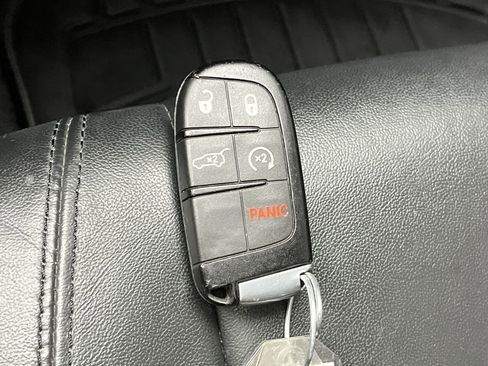 Used 2018 Jeep Grand Cherokee Limited image 27