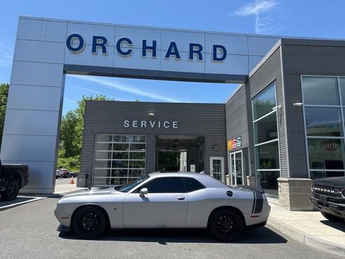 Used 2017 Dodge Challenger R/T Scat Pack RWD image 2