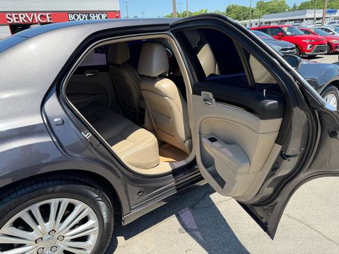 Used 2013 Chrysler 300 AWD w/ Driver Convenience Group image 10