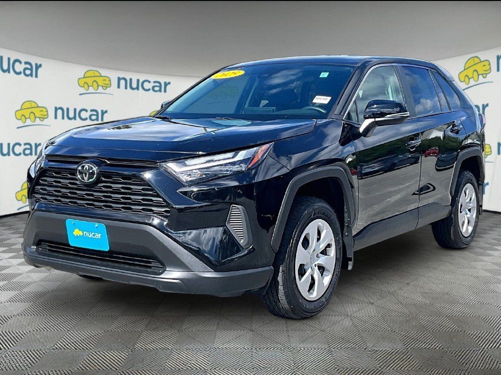 Used 2025 Toyota RAV4 LE AWD/4WD image 3