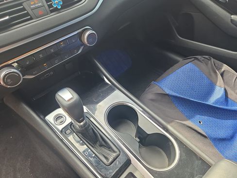 Used 2022 Nissan Altima 2.5 SV w/ SV Premium Package image 16