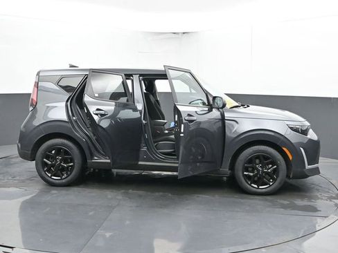 Used 2025 Kia Soul LX w/ LX Technology Package FWD image 38