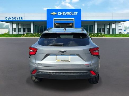 Used 2024 Chevrolet Trax RS w/ Sunroof Package FWD image 8