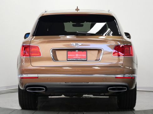 Used 2017 Bentley Bentayga AWD/4WD image 8