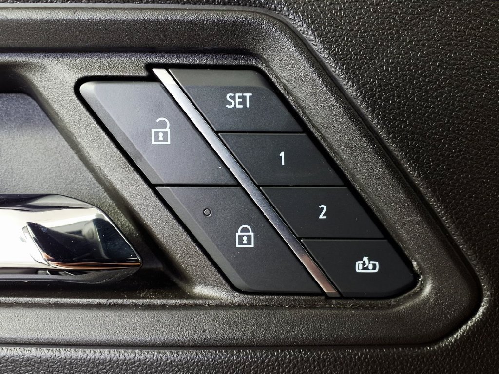 Used 2024 GMC Canyon Denali AWD/4WD image 16