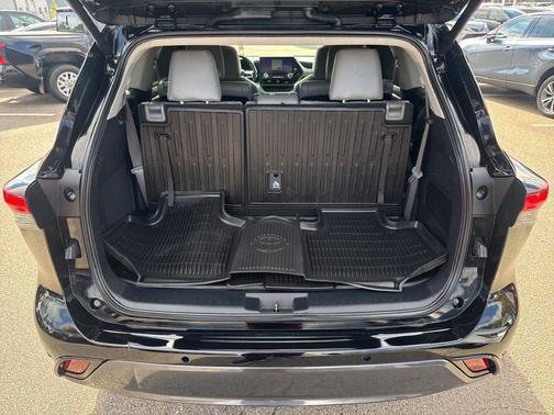 Used 2024 Toyota Highlander Limited AWD/4WD image 7