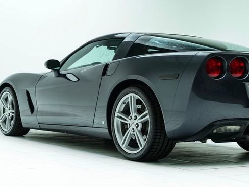 Used 2009 Chevrolet Corvette Coupe w/ Z51 Performance Package image 18