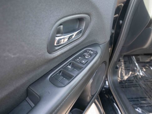 Used 2022 Honda HR-V LX image 7