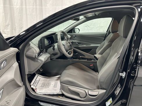 Used 2025 Hyundai Elantra Sport image 10