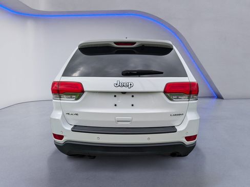 Used 2019 Jeep Grand Cherokee Laredo AWD/4WD image 7