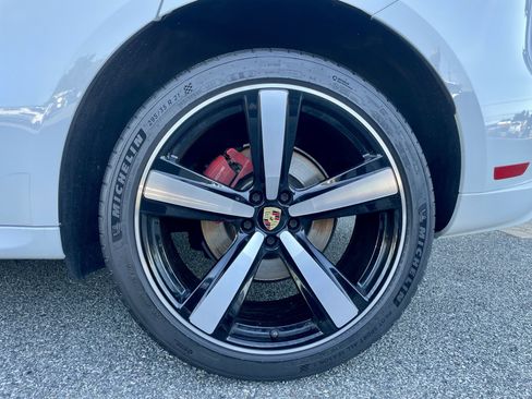 Used 2024 Porsche Macan S AWD/4WD image 10