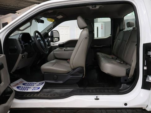 Used 2017 Ford F250 XL w/ Power Equipment Group AWD/4WD image 11