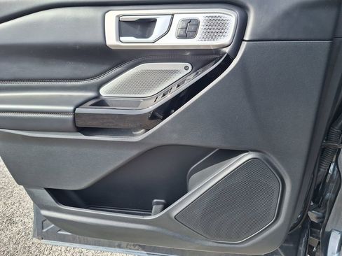 Used 2022 Ford Explorer Platinum w/ Equipment Group 601A image 22