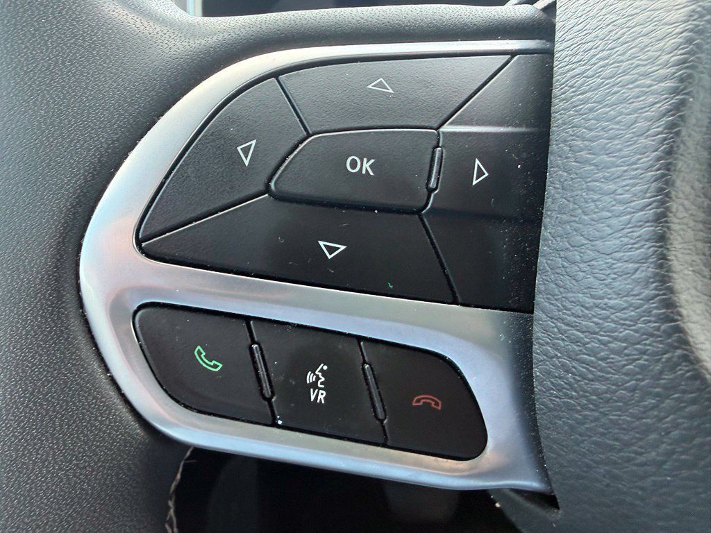Used 2023 Chrysler Voyager LX FWD image 16