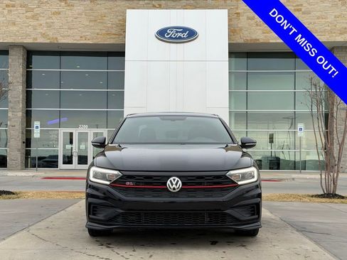 Used 2019 Volkswagen Jetta GLI image 2
