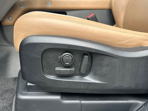 Used 2025 Land Rover Defender 110 S image 17