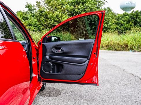 Used 2020 Honda HR-V Touring image 22