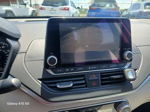 Used 2020 Nissan Altima 2.5 SV FWD image 32