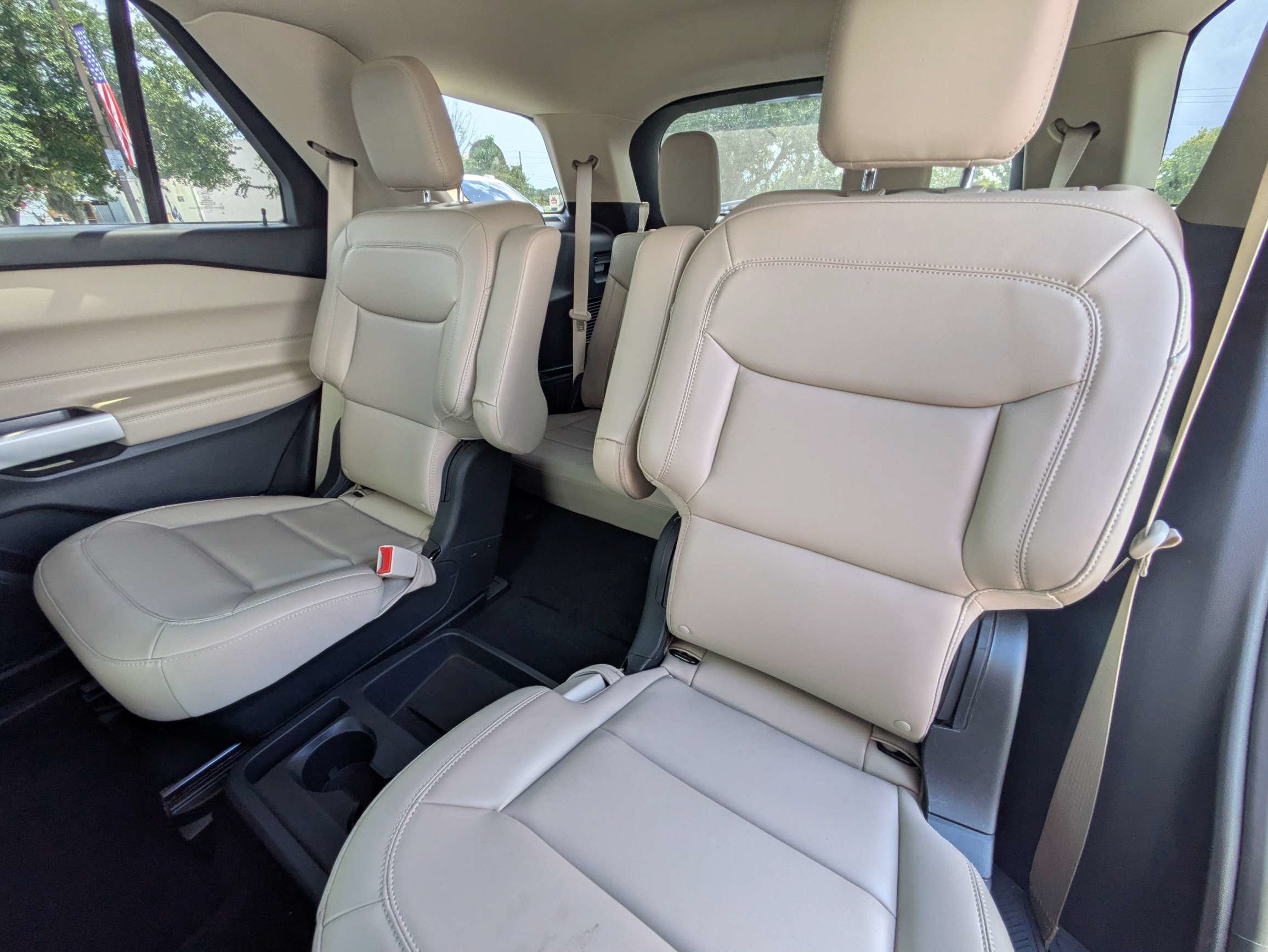 Used 2021 Ford Explorer XLT w/ Equipment Group 202A RWD image 10