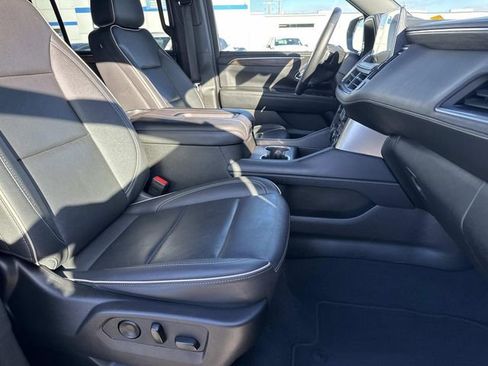 Used 2024 Chevrolet Suburban Premier image 8