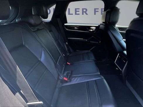 Used 2022 Porsche Cayenne Platinum Edition AWD/4WD image 25