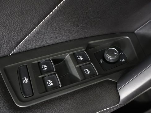 Used 2024 Volkswagen Tiguan SE FWD image 42