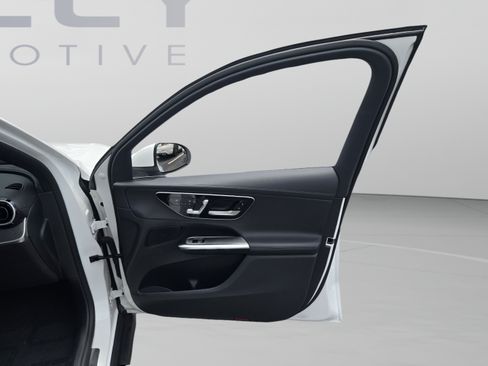 Used 2024 Mercedes-Benz GLC 300 image 28