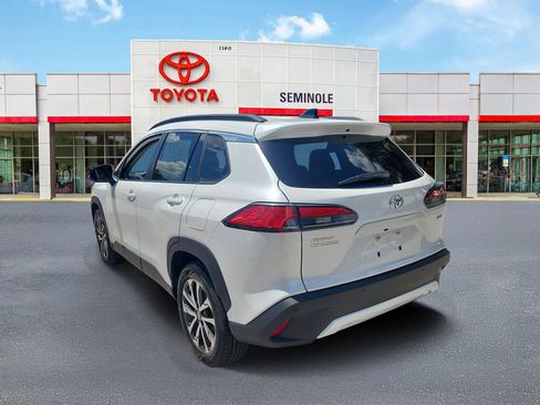 Used 2025 Toyota Corolla Cross XLE FWD image 4