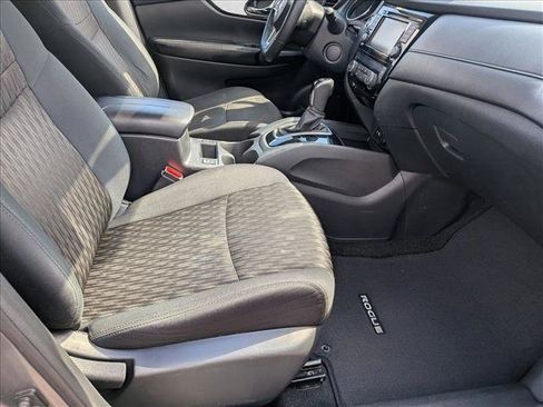 Used 2018 Nissan Rogue SV FWD image 19