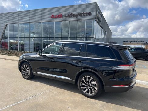 Used 2025 Lincoln Aviator Premiere w/ Equipment Group 101A image 9