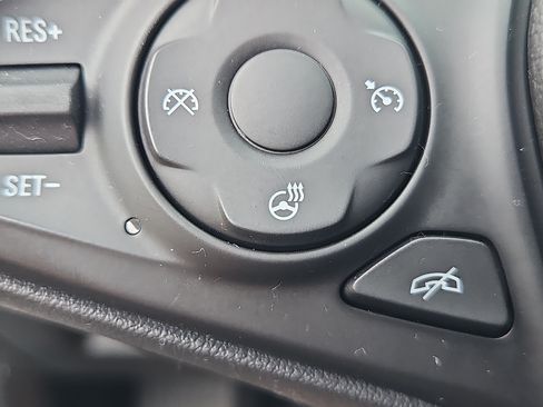 Used 2020 Buick Envision Essence FWD image 13