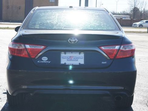 Used 2016 Toyota Camry SE w/ Moonroof Package image 4
