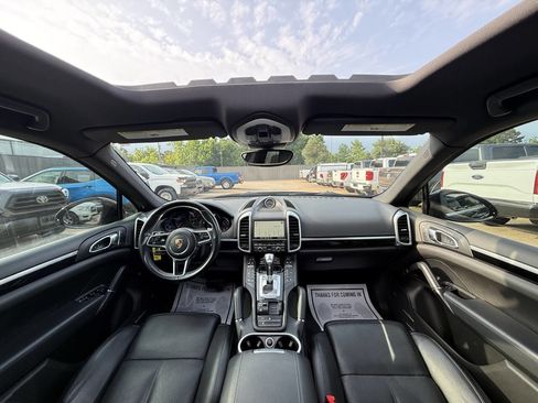 Used 2016 Porsche Cayenne AWD/4WD image 18