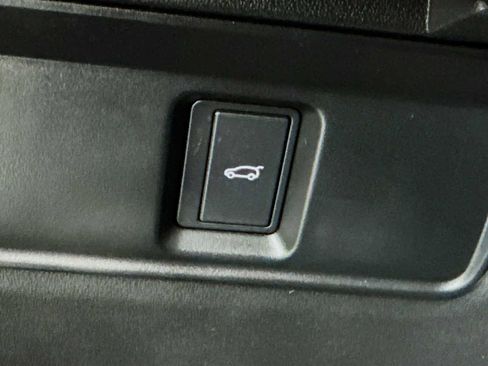 Used 2025 Land Rover Range Rover Evoque S image 10