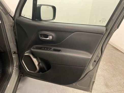 Used 2022 Jeep Renegade Latitude AWD/4WD image 26