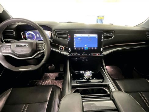 Used 2023 Jeep Wagoneer 2WD image 12