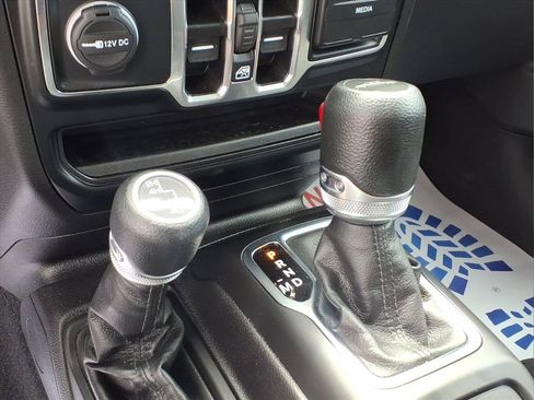 Certified 2023 Jeep Gladiator Sport AWD/4WD image 8