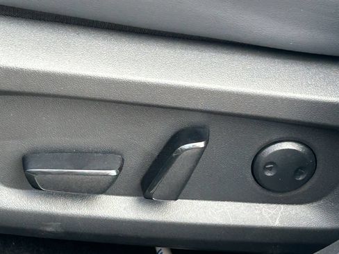 Used 2025 Mitsubishi Outlander 4WD Plug-In Hybrid image 29