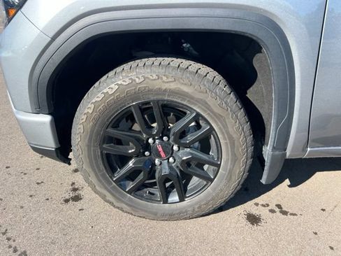 Used 2025 GMC Sierra 1500 Elevation w/ Preferred Package AWD/4WD image 9