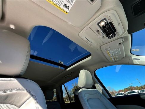 Used 2025 Lincoln Aviator Reserve w/ Jet Appearance Package image 22