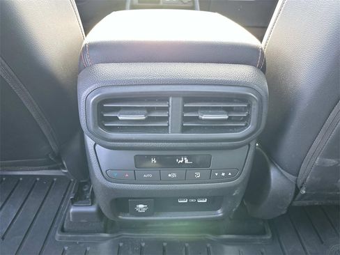 Used 2023 Honda Pilot TrailSport image 16