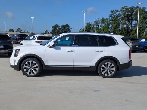 Used 2022 Kia Telluride EX w/ EX Premium Package FWD image 2